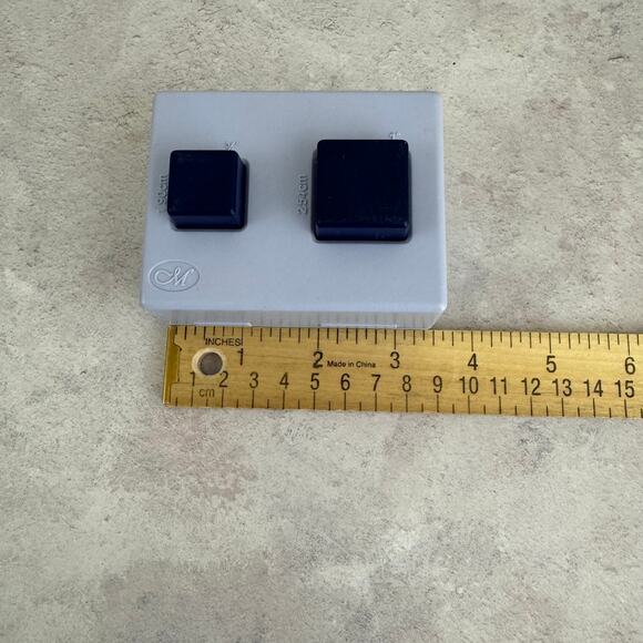 Creative Memories Square Maker Punch Cuts 2 Sizes 1.0” & 3/4” w/Box Container - Picture 5 of 6